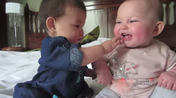 Чудеса взаимопонимания: Как малыши понимают друг друга без слов