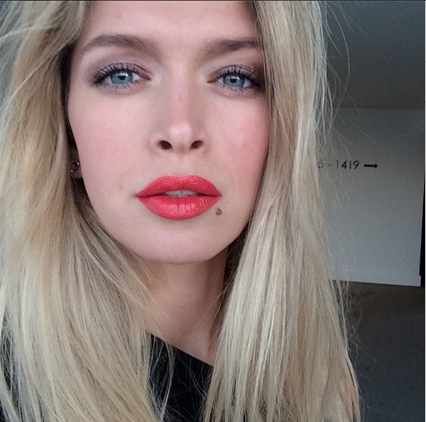 Вера Брежнева опубликовала трогательное фото с дочерью