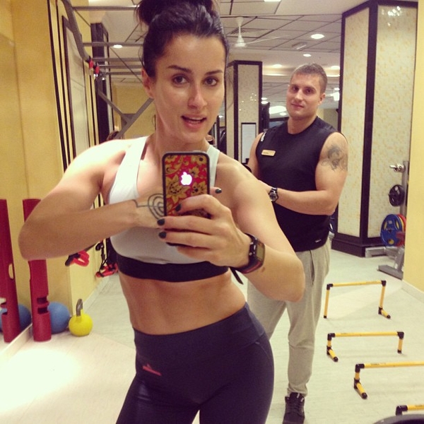 Тина Канделаки показала, как она тренирует ягодицы