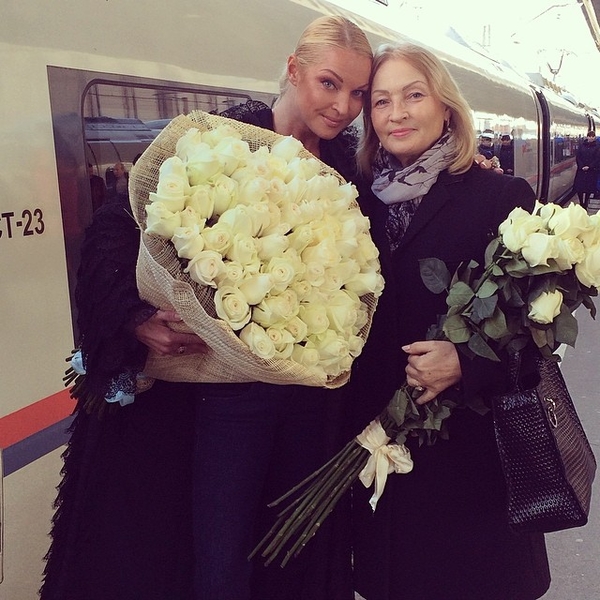 Анастасия Волочкова показала фото с мамой