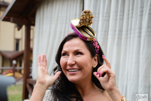 День рождения Юлии Айсиной: Нижнее белье – на заборе, шпроты – на голове