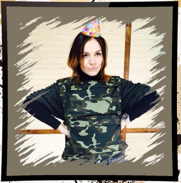 Певица Эрика получила в подарок бронежилет