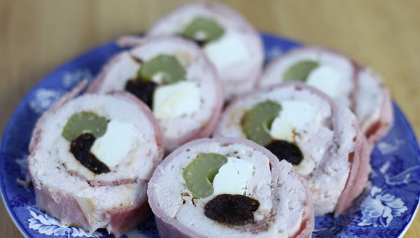 Как приготовить куриный рулет с беконом (ВИДЕО)