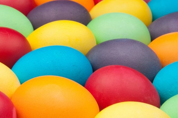 Как красить яйца к Пасхе (видео)