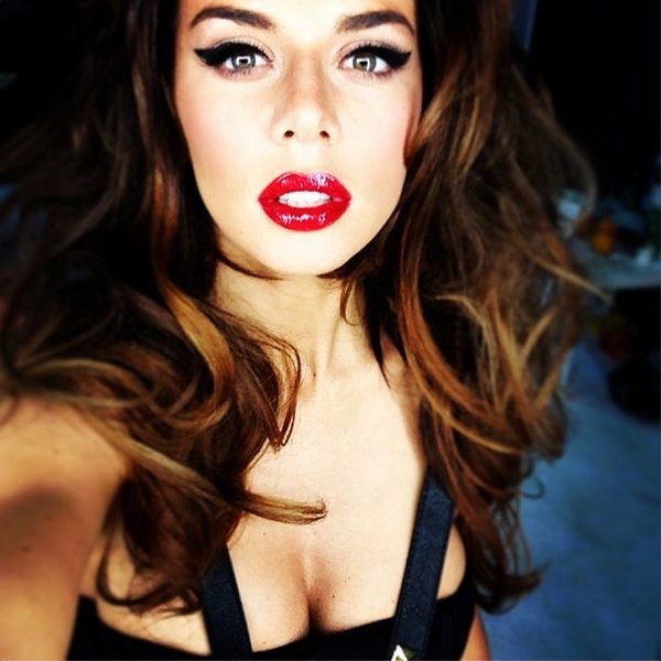 Модный критик: Одежда Седоковой обнажает ее "силиконы"