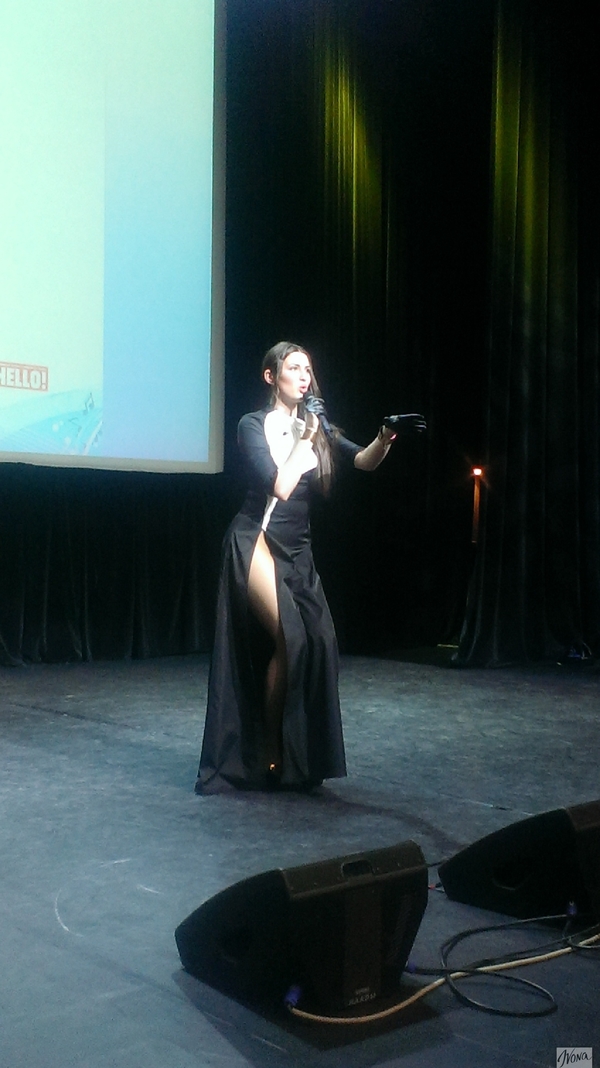 Новая волна 2014: Конкурсантки удивили откровенными нарядами