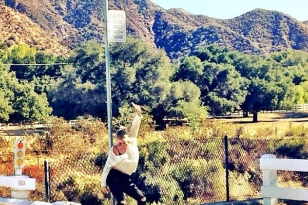 instagram.com/juleshough