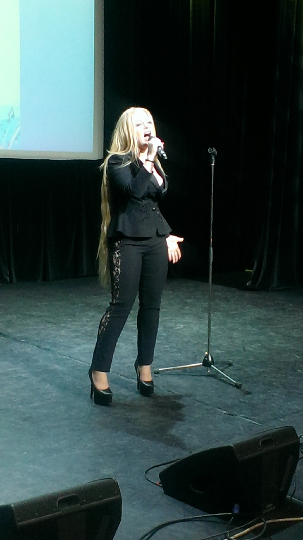 Виктория Петрик на Новой волне: Мы тратим папины деньги, не чужие