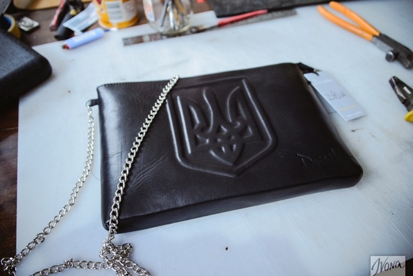 Made in Ukraine: Как создается патриотический клатч