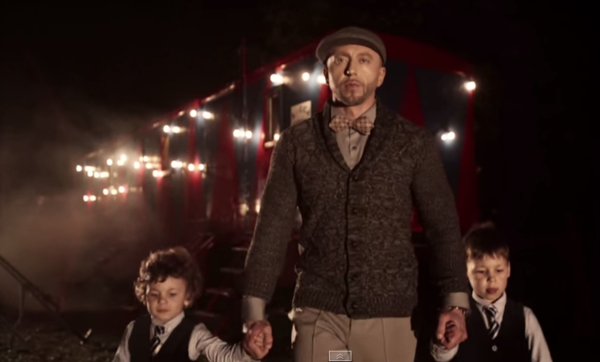 Рэпер Seryoga впервые показал своих детей в новом клипе