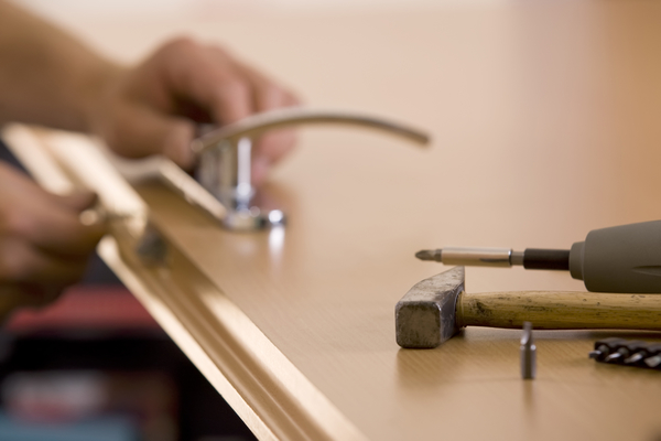 Как отремонтировать дверь самостоятельно?