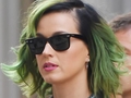 Кэти Перри удивила зелеными волосами