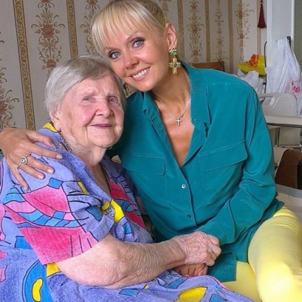 У певицы Валерии умерла 100-летняя бабушка