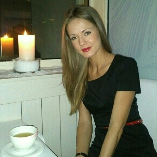 Стюардесса Настя из шоу Холостяк 4 показала личные фото