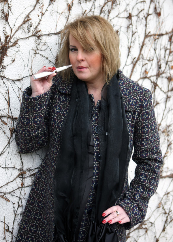 Погибла популярная чешская певица: Звезда бросилась под поезд