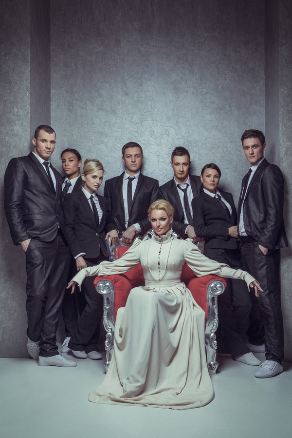 Волочкова после обвинений в проституции устроила фотосессию с танцорами