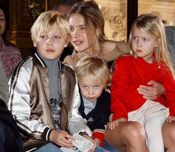 ТОП-10 знаменитых многодетных мам