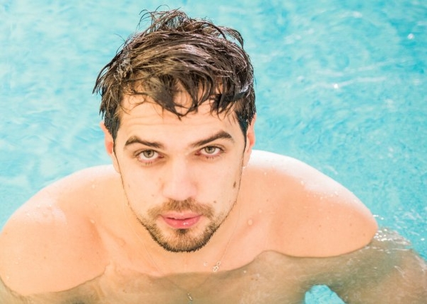 Холостяк Евтушенко показал торс