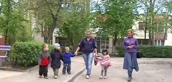 За четыре года украинка родила три пары двойняшек