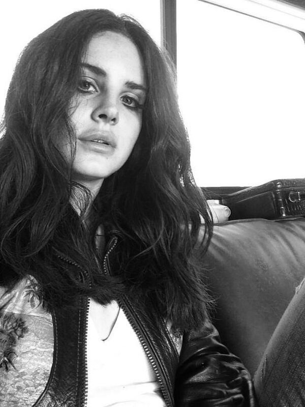 Лана Дель Рей сняла клип на песню West Coast: Пляж, мужчины и пожар