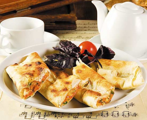 Рулеты из лаваша: Три рецепта для пикника