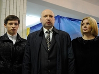 История любви Турчинова: От редких свиданий до крепкой семьи