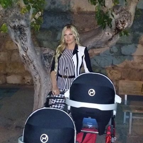 Камалия показала фото с отдыха и подросших дочерей