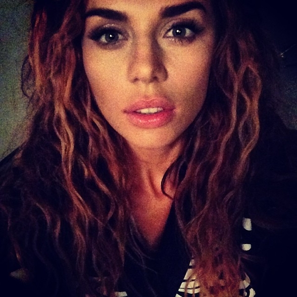 Аня Седокова показала подросших дочек и рассказала о материнстве