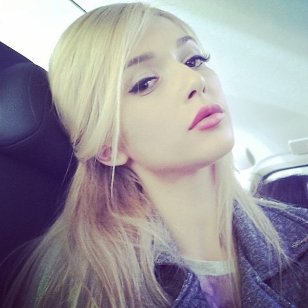 Солистка группы ВИА Гра Эрика Герцег показала фото в бикини