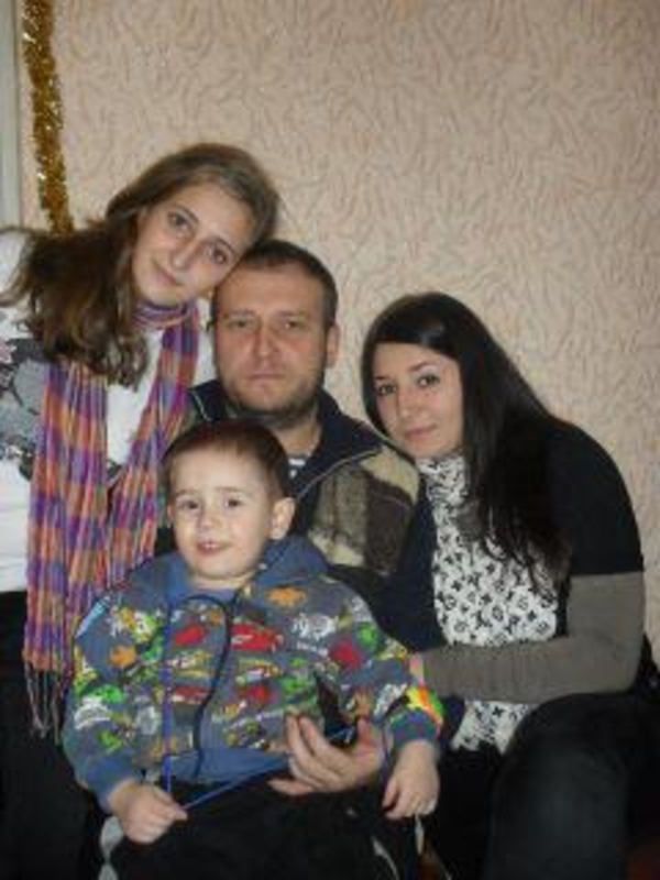 История любви Дмитрия Яроша: Жену прячет, а детей показывает