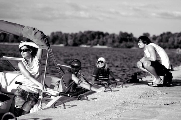 Холостяк Евтушенко проводит время в компании спортивных девушек