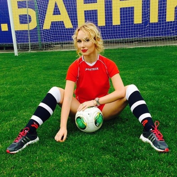 Ксения Бугримова показала пикантные фото