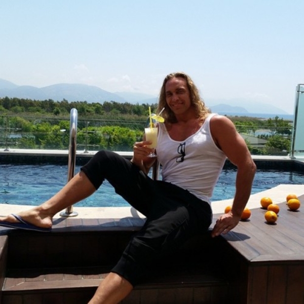 Мужа Королевой Тарзана могут засудить за безнравственное поведение