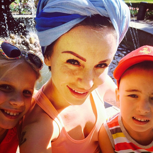 Экс- татушка Юлия Волкова показала подросших детей