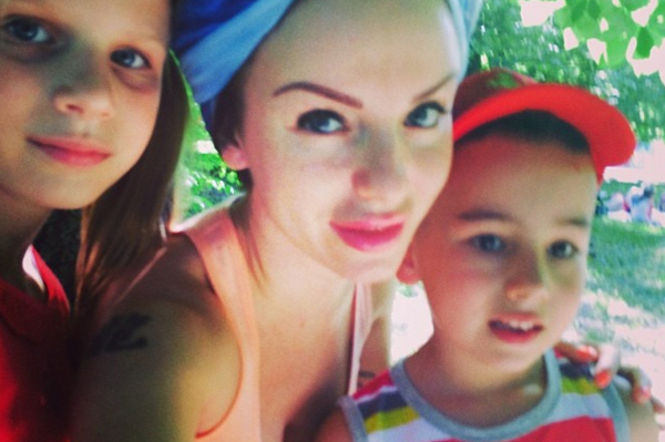 instagram.com/official_juliavolkova