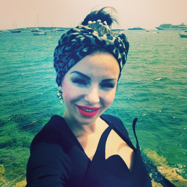 Юлия Волкова удивила поклонников ярким макияжем