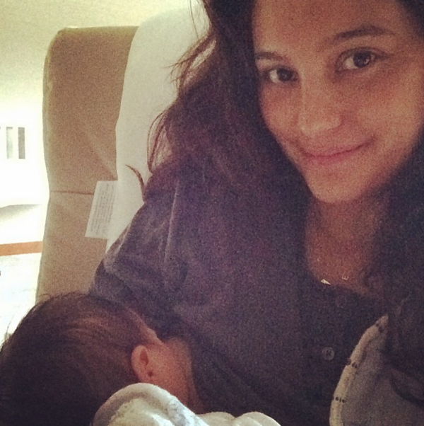 Супруга Брюса Уиллиса впервые показала новорожденную дочь