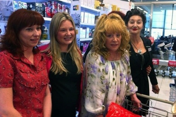 Аллу Пугачеву поклонники подловили в супермаркете