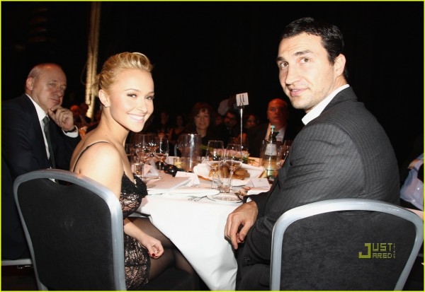 Хайден Панеттьери поздравила Виталия Кличко с победой на выборах мэра