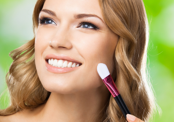 Как корректировать форму лица косметикой