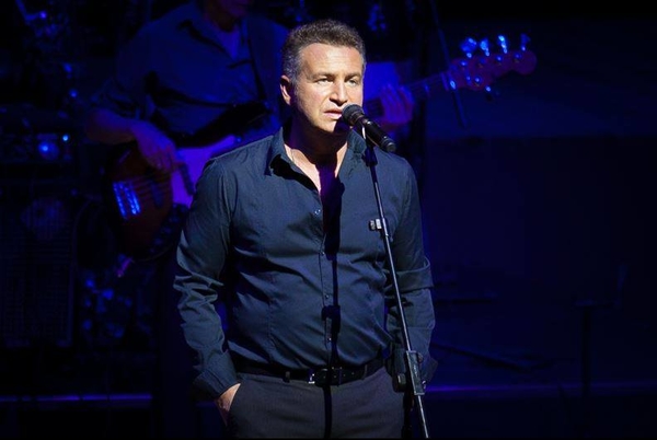 Агутин поздравил всех с Днем пограничника и показал старое фото