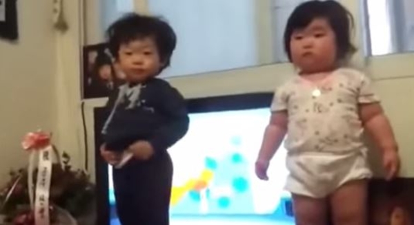 В ритме танца: Мастер-класс от годовалого ребенка