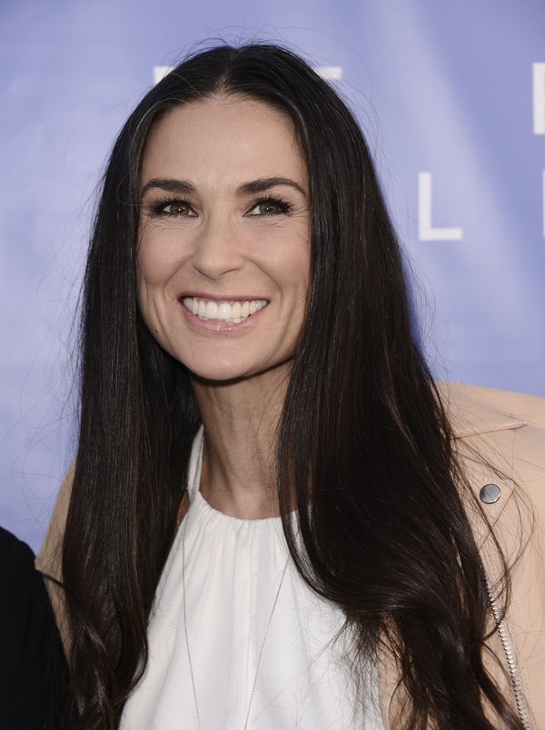 Уход за кожей по-звездному: Мила Кунис, Деми Мур и другие