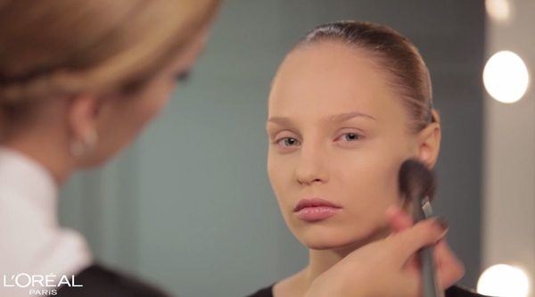 Видеоурок: Трендовый и нежный дневной макияж