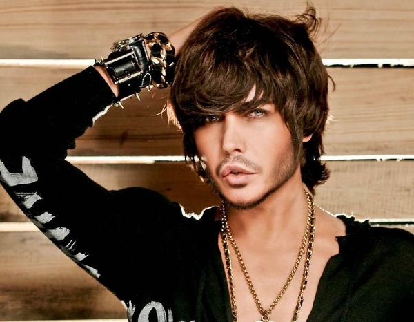 Эпатажный Сергей Зверев представил клип на песню о Второй мировой войне