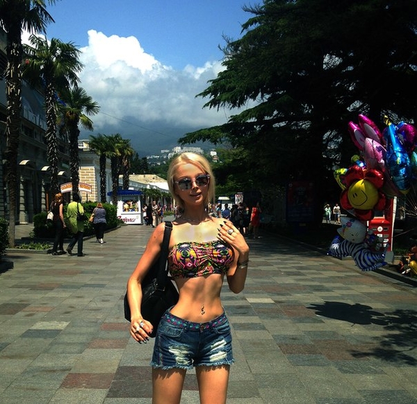 Одесская Барби показала фигуру в Крыму