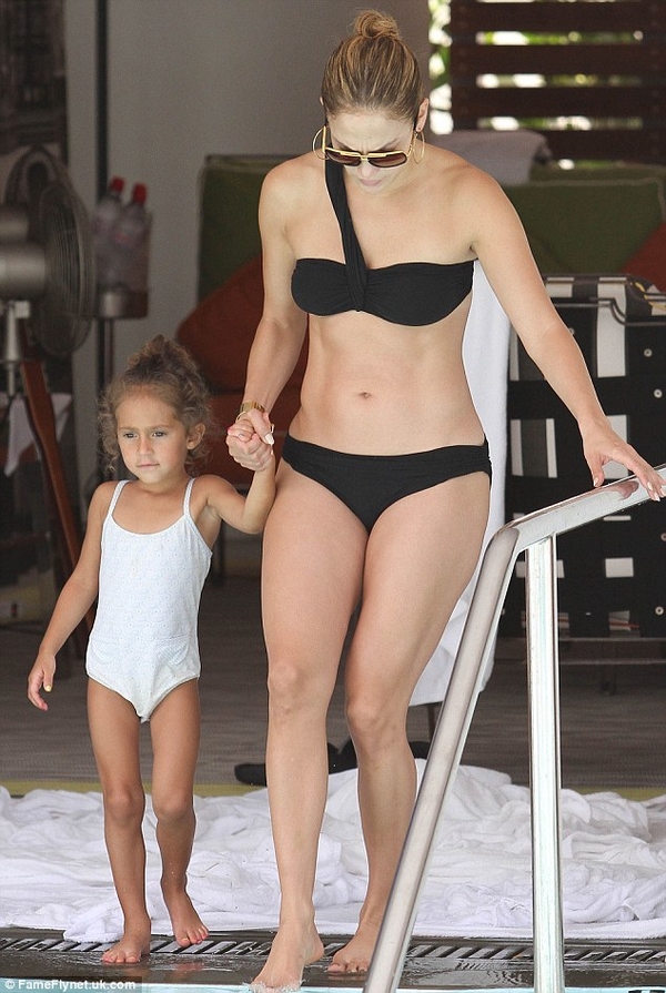 Купальники для любого типа фигуры: Звездные примеры