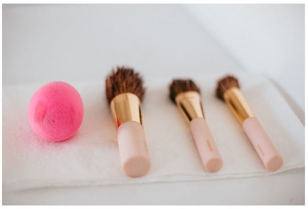 Как чистить кисти и спонжи для макияжа: Инструкция