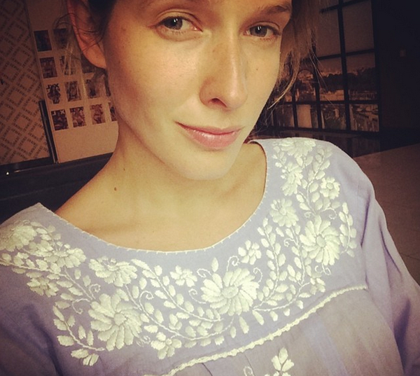 Катя Осадчая показала утреннее фото без макияжа