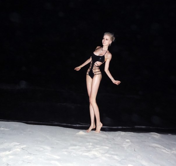 Одесская Барби показала фото в купальнике